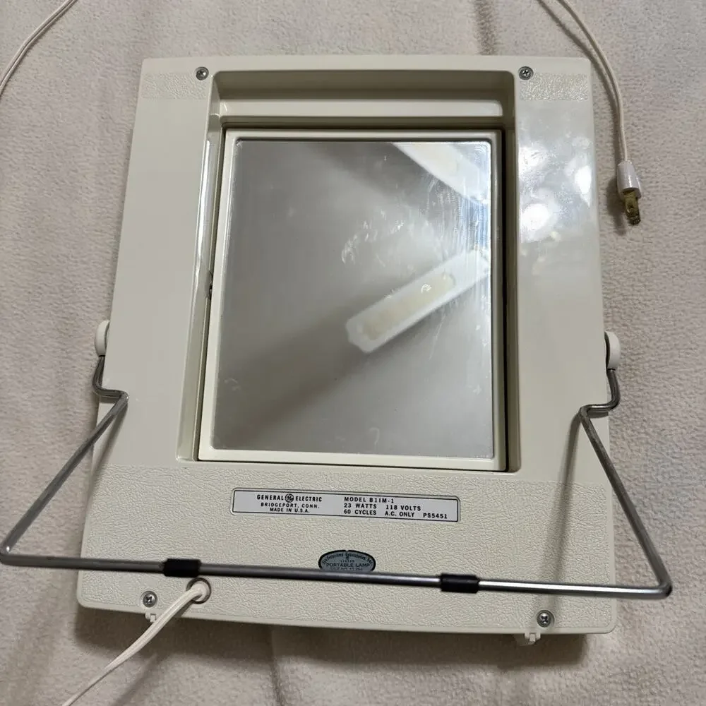 General Electric Lighted Makeup Mirror Vanity Day Office Home Vintage 70s Tested